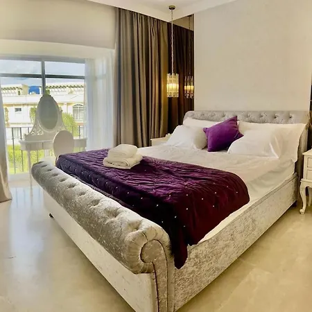 Apartment Stunning & Ultra 3 Bed, Walk Everywhere! Marbella